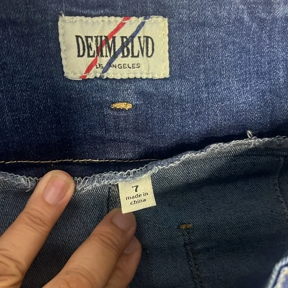 Blue High Rise Jeans for Effortless Style - Picture 3 of 7